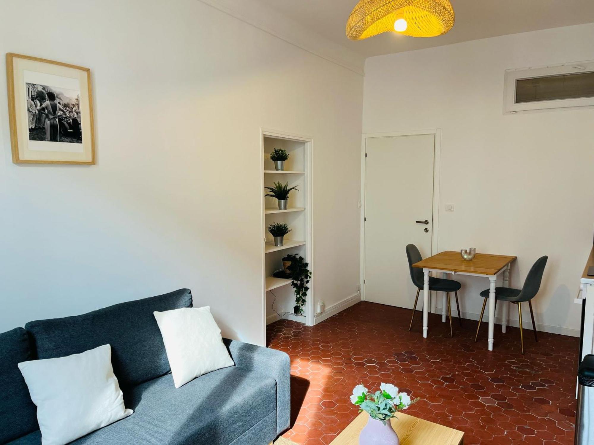 En Plein Coeur Du Vieil Antibes, Vue Sur Place Romantique Appartement Antibes