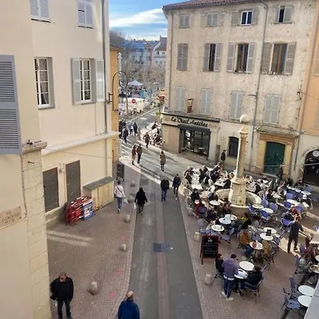 Studio En Plein Coeur Du Vieil Antibes, Vue Sur Place Romantique Exterior foto