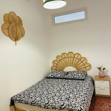 Studio En Plein Coeur Du Vieil Antibes, Vue Sur Place Romantique Exterior foto