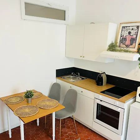 Studio En Plein Coeur Du Vieil Antibes, Vue Sur Place Romantique Exterior foto