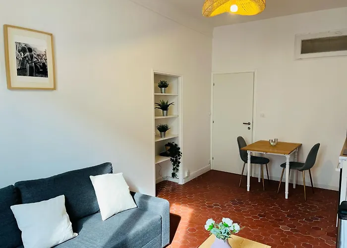 Studio En Plein Coeur Du Vieil Antibes, Vue Sur Place Romantique