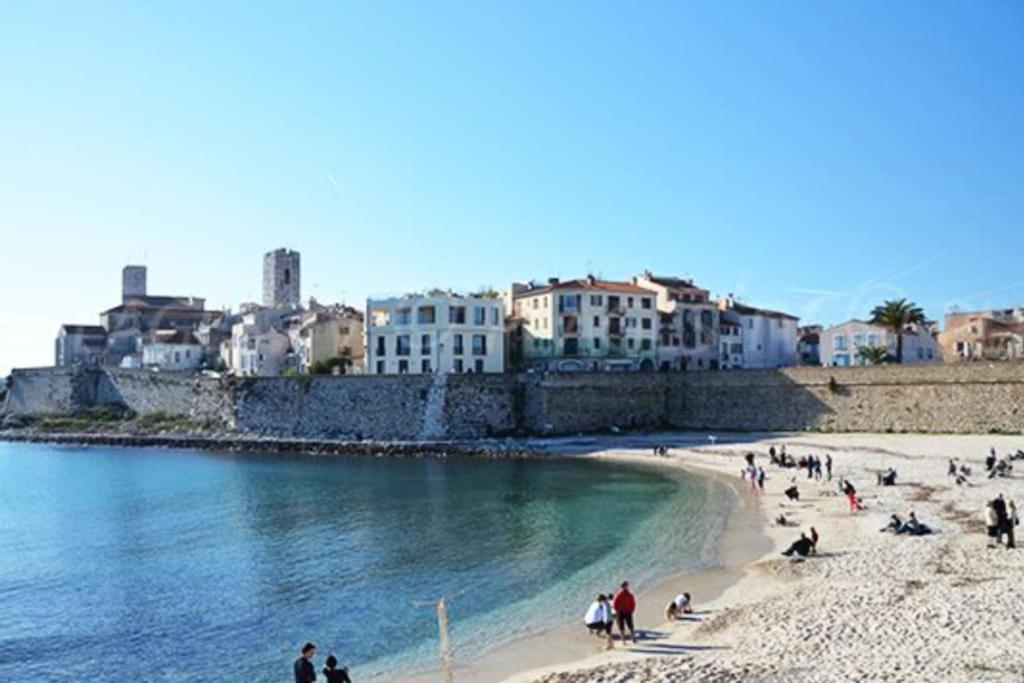 Appartamento En Plein Coeur Du Vieil Antibes, Vue Sur Place Romantique
